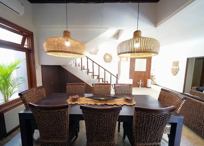 Villa Marie - Kuta - 6 Bedroom 4 Bathroom Villa - Great Location !