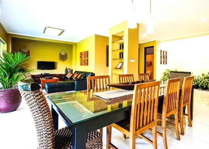 Villa Logan - Kuta - 5 Bedroom - 3 Bathroom Villa - Great Location