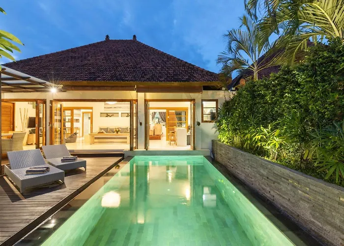 Luxurious And Cozy King Beds, Pool, Closed Living Room
